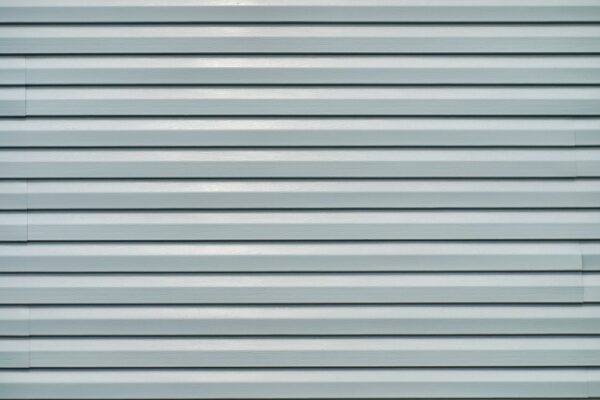 Vinyl Siding Not Lining Up (Causes, Solutions & Misalignment Prevention Tips)